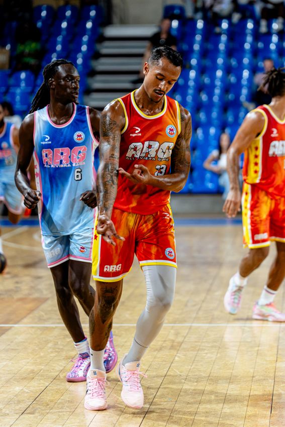 Joueurs des deux zones côte à côte au All Riviera Game