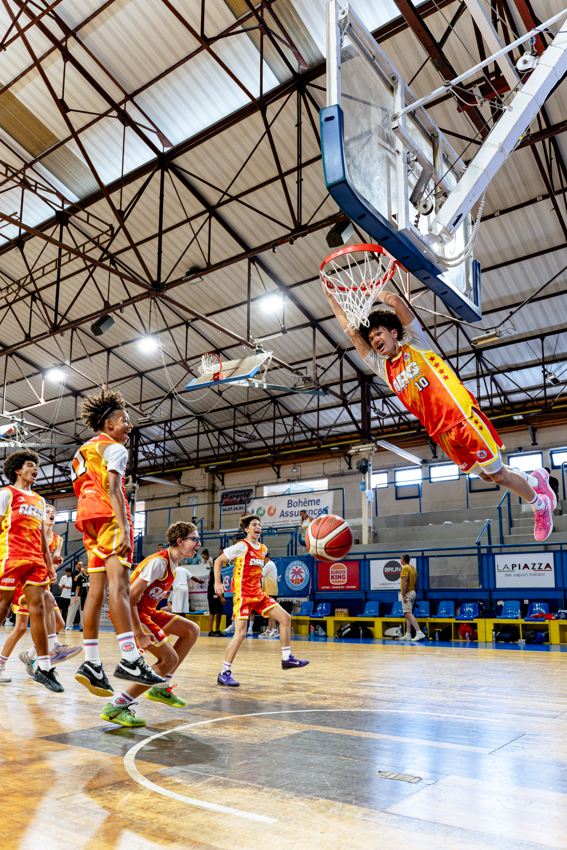 Dunk et célébration de l'équipe ARG en plein match