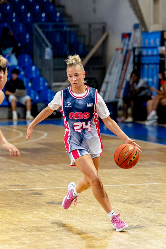 Joueuse en pénétration lors du Lady's Game du All Riviera Game
