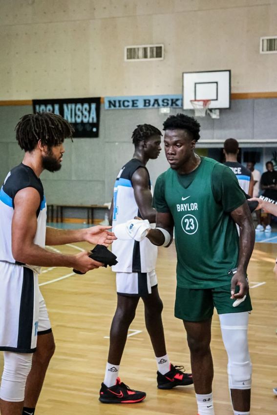 Session d'entraînement avec les joueurs de Baylor à Nice
