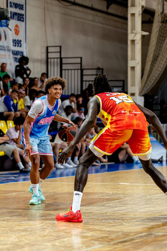 Un contre un entre les Zones EST et OUEST au All Riviera Game